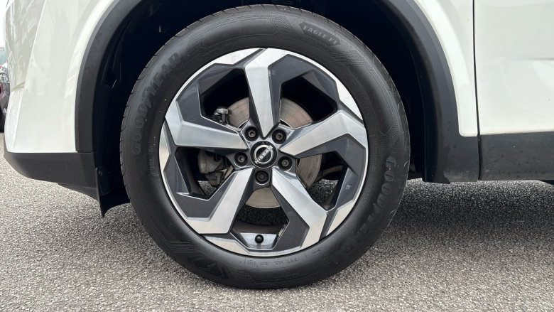 Nissan Qashqai 1.3 DiG-T MH 158 N-Connecta 5dr Xtronic Petrol Hatchback